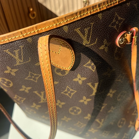 Louis Vuitton Monogram Canvas Tote in Brown and Tan - Picture 5 of 8